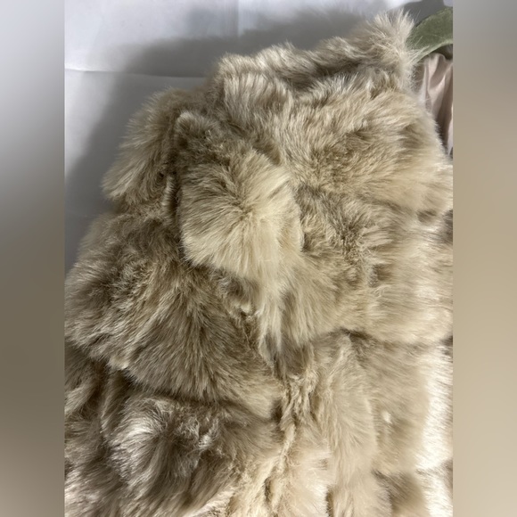 Fur Jacket! - Picture 4 of 9
